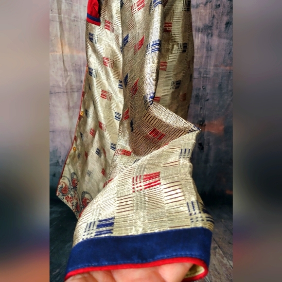 Beautiful Gold Sherwani. - Picture 7 of 11